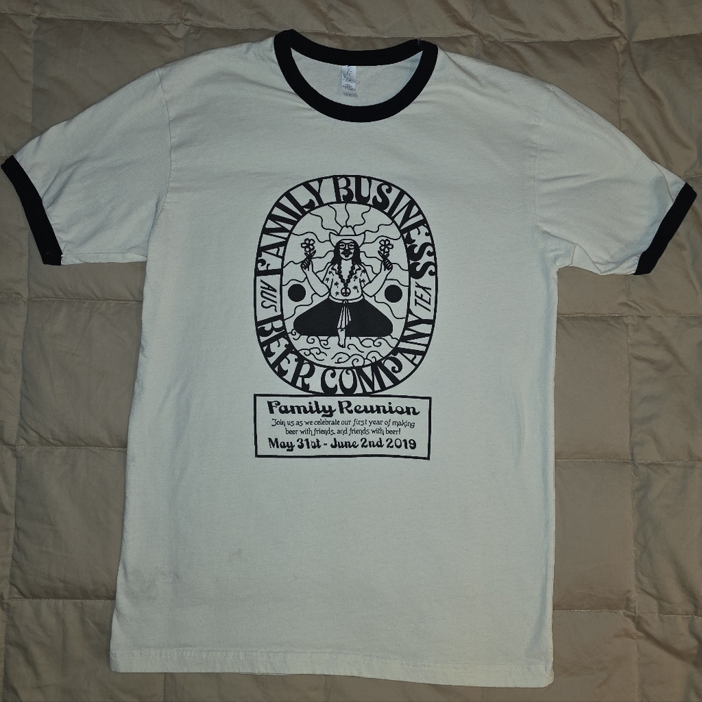 Moving Sale! { Family Business Beer Co 2019 Family Reunion Tee Limited Edition M